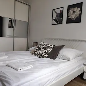 lux-apartment-close-to-medicover-hospital.warsawhotelspoland.com/